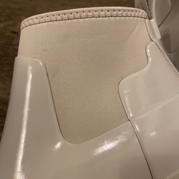 Hunter Refined Slim Fit Gloss Mid Heel Boots - Picture 7 of 14